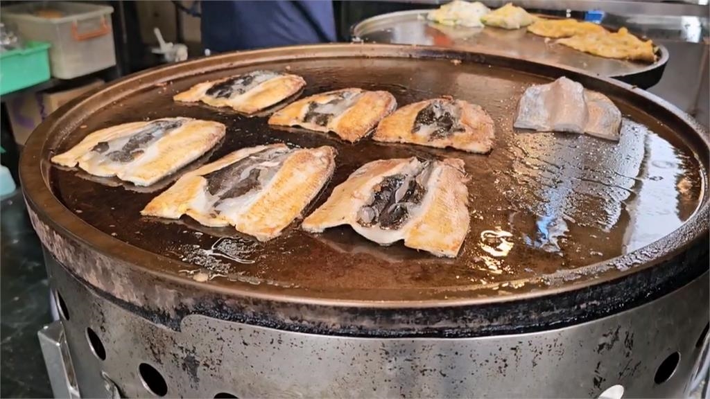 台南小吃店老闆超魔性！　「邊炒飯邊跳浮誇舞步」饕客慕名而來