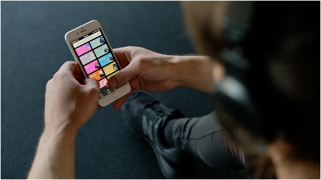 王齊麟「撞見機場看片」聲音100%放送！這舉動反被嗆…網安慰：你贏了