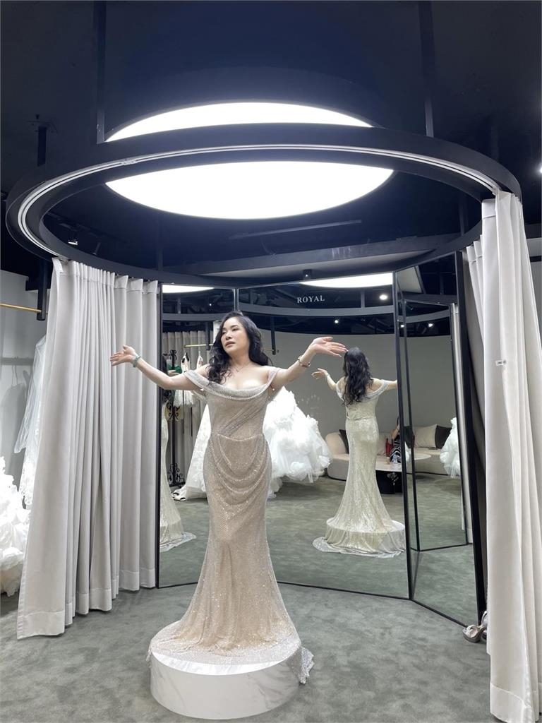 75歲李亞萍辣露「海溝黑線」零修圖近照曝光!吸57萬人朝聖驚喊:逆齡女神