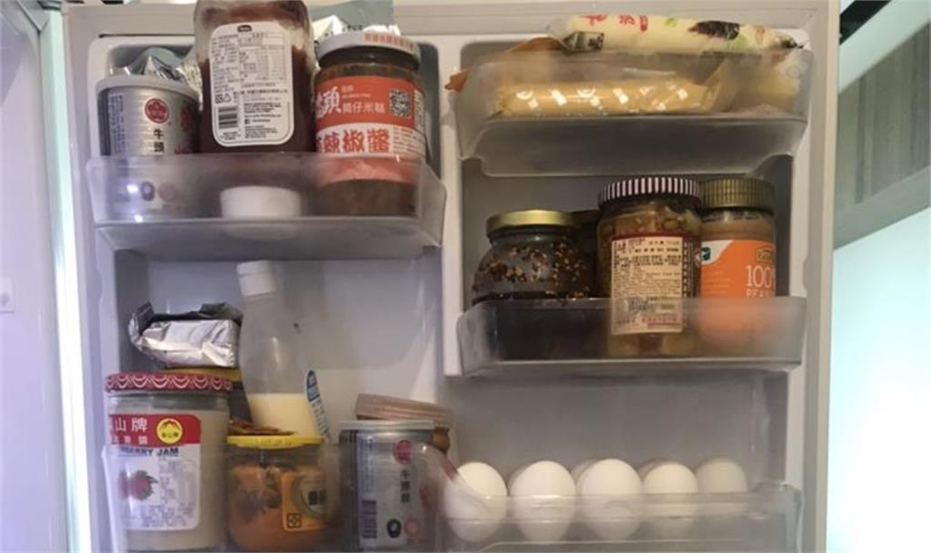 柯文哲交保「全家嗨吃冰棒」畫面藏亮點！身後「真實1幕」網笑：阿嬤家必備