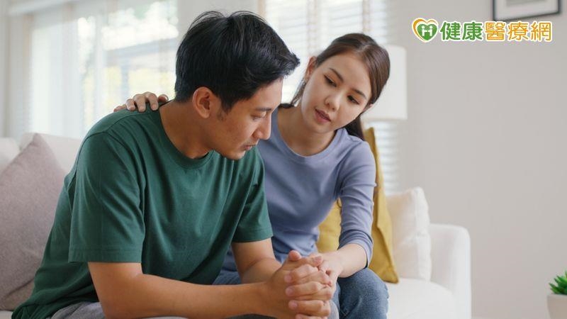 別再說「你想太多」！　專家揭心理急救「正確做法」