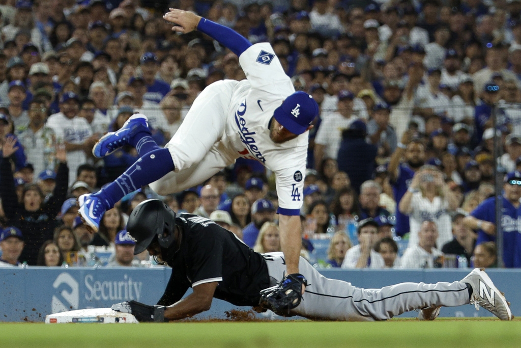 MLB(影)／道奇三壘重砲遭撞倒哀嚎傷退！傷勢嚴重內野戰力拉警報