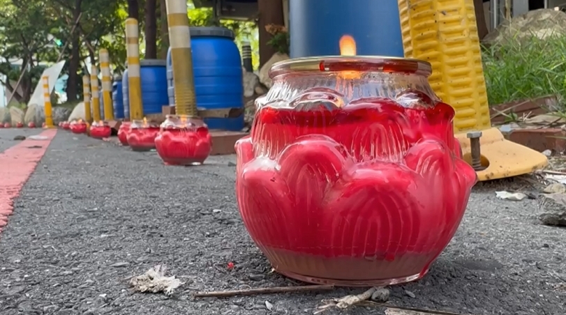 彰化員林市道路驚見「酥油燈大道」　用路人：農曆七月毛毛的