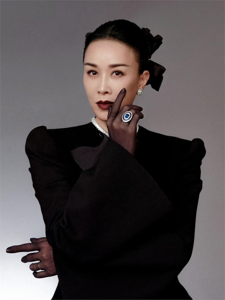 那英19年夫深夜摟嫩妹「黏踢踢畫面」曝!他認錯「沒分寸感」幽會細節全說了