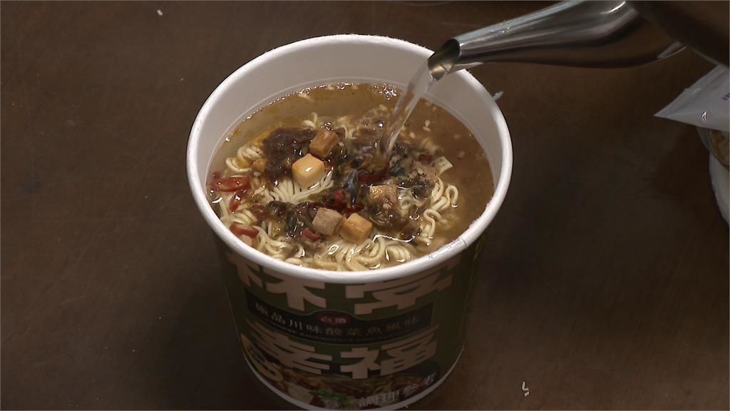 台灣泡麵年商機140億 國產三強穩坐寶座 酸菜魚.乾拌麵飄酒香