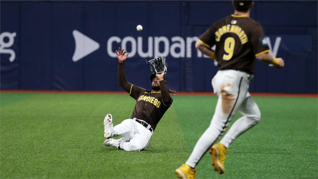 MLB(影)/小大帝士根本強盜!「芭蕾舞跳躍」美技沒收紅人強打捕手一支兩分砲