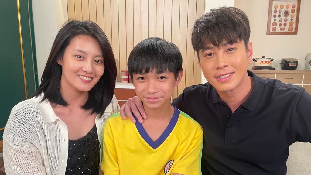 《好運來》吳東諺轉行「跑外送」扛家計！顏曉筠升格當媽了「甜擁帥兒子」