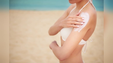 夏天不只防曬黑還要防「這件事」!專家:選對產品是「凍齡」關鍵!