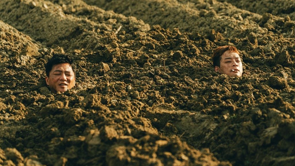 藍葦華和豬對戲「全身遭土埋」超犧牲！ 挑戰床戲笑曝拍太多遍：很耗體力