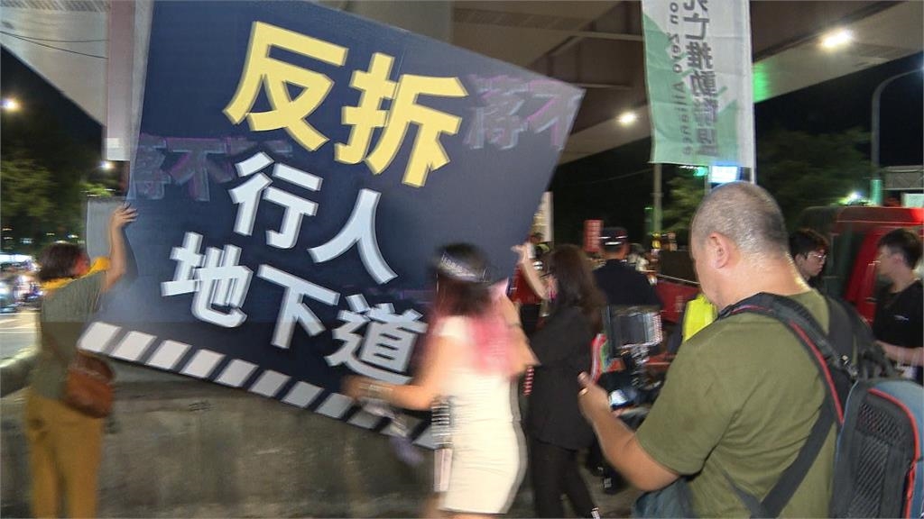 公館圓環拆除最後一夜！　警民衝突場面不斷