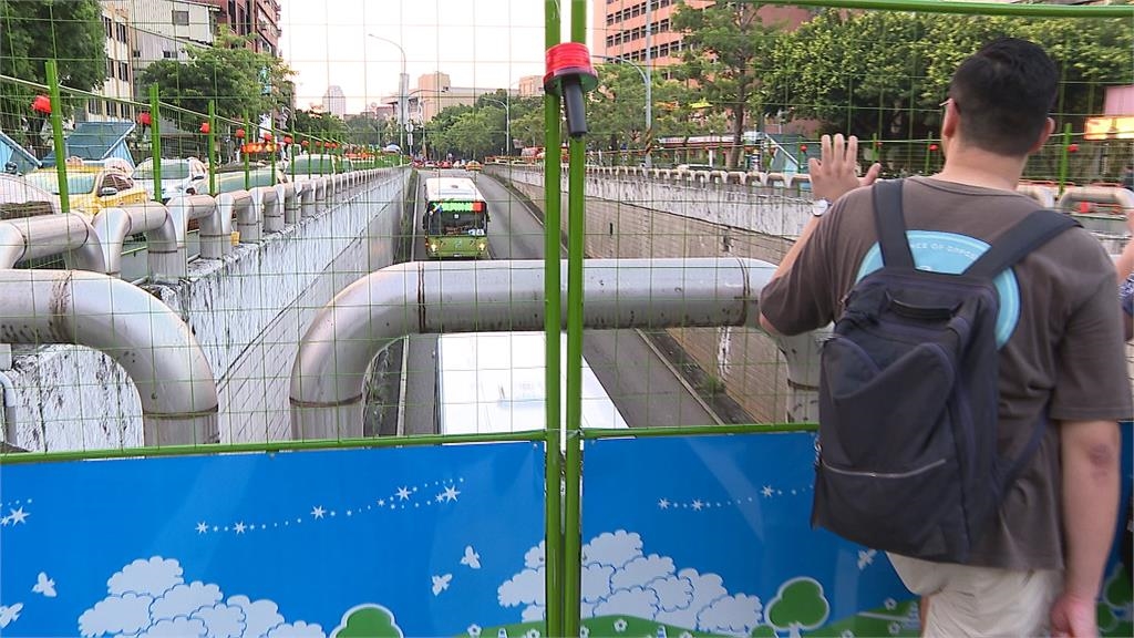 公館圓環拆除最後一夜！　警民衝突場面不斷