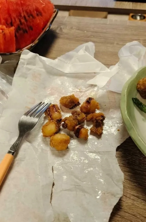 一份60元「炸魷魚」竟不到10塊!老闆稱「生食級」慘遭打臉:是生氣級…