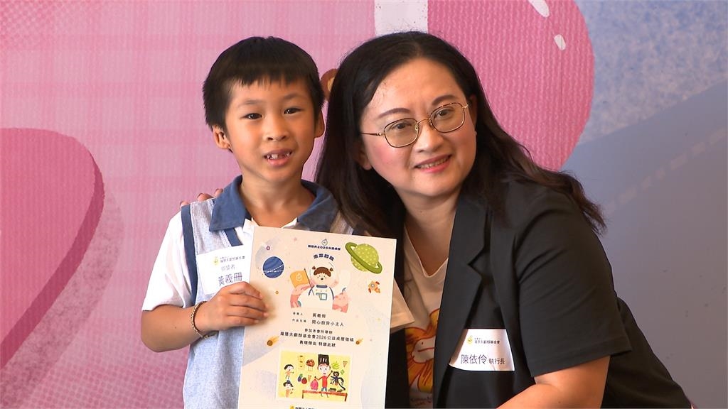 飛越3千公里來台! 唇裂蒙古男孩向台灣醫師表達感謝