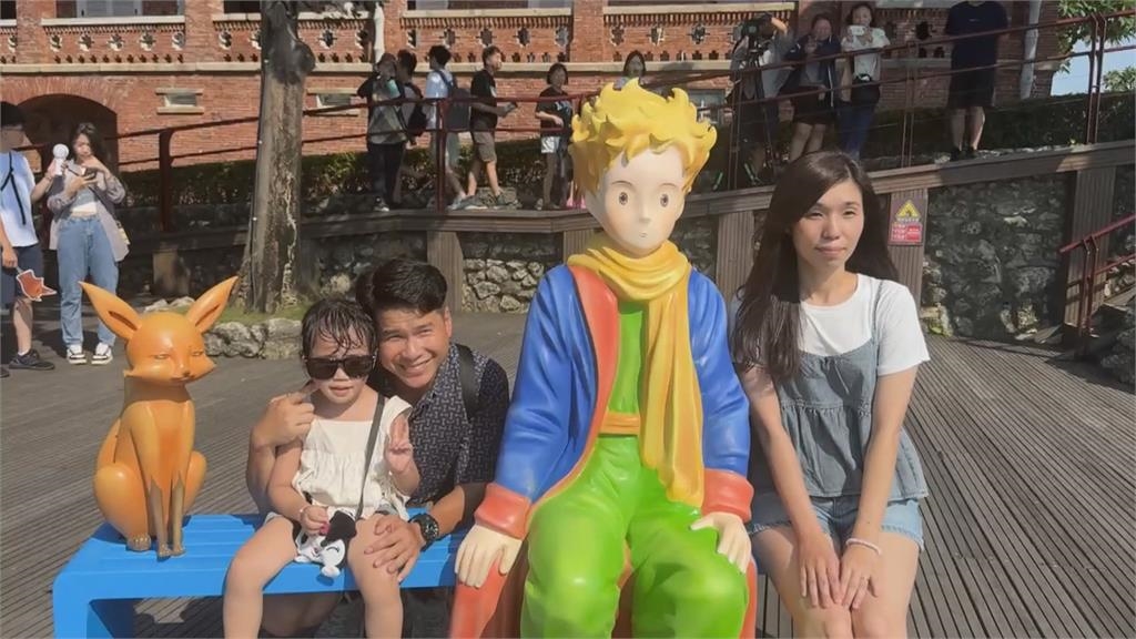 高雄西子灣就看得到! 「小王子抱狐狸」經典重現