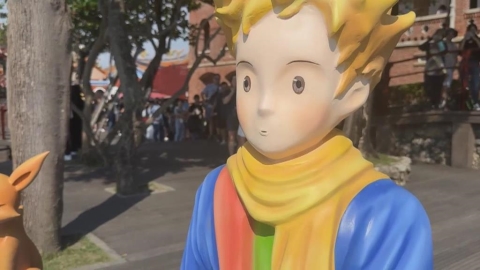 高雄西子灣就看得到！　　「小王子抱狐狸」經典重現