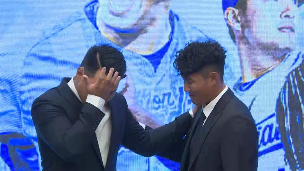 中職(影)／「做出這個決定真的很困難」林哲瑄引退記者會上數度落淚　最大遺憾是這個