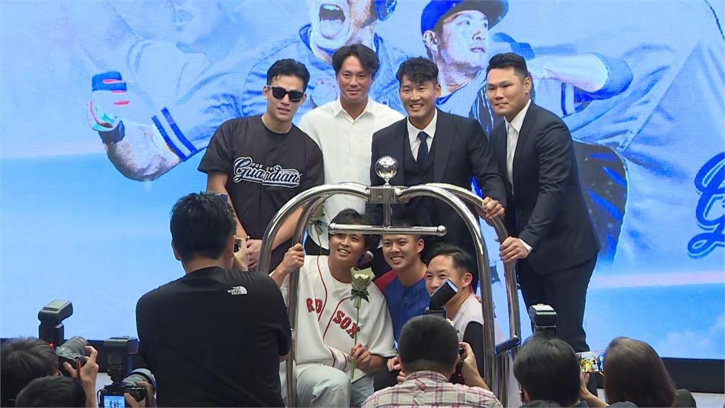 中職(影)／「做出這個決定真的很困難」林哲瑄引退記者會上數度落淚　最大遺憾是這個