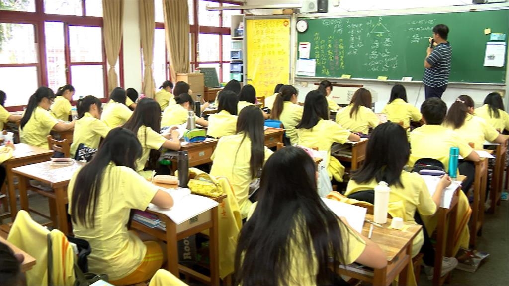 血汗台生！早起+上課時數長　日、加、澳、英高中生9點到校