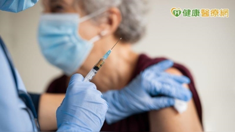 秋冬呼吸道疾病高峰將至! 醫籲:高風險族群「3大疫苗」別漏打