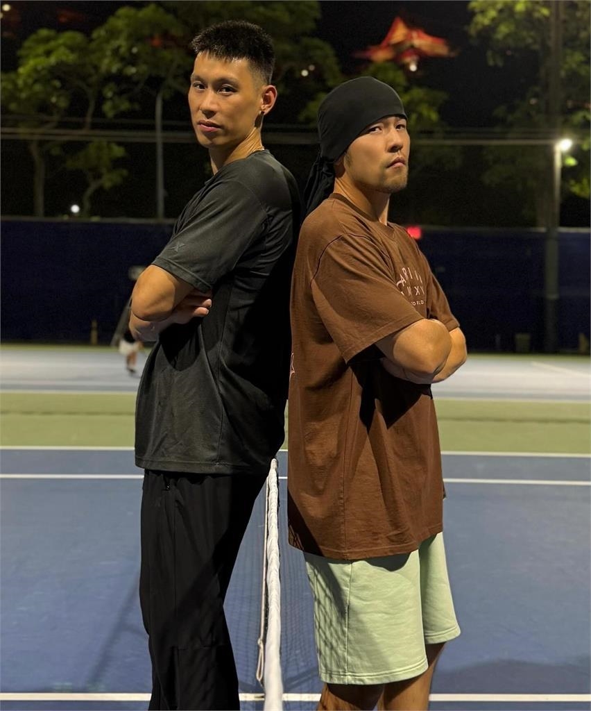 周杰倫揪7歲兒打網球「對決蕭敬騰夫妻檔」！輸的竟是「這1人」結局曝光