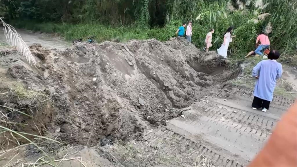 西螺大橋獨特九月雪！　甜根子草白色花海季節限定