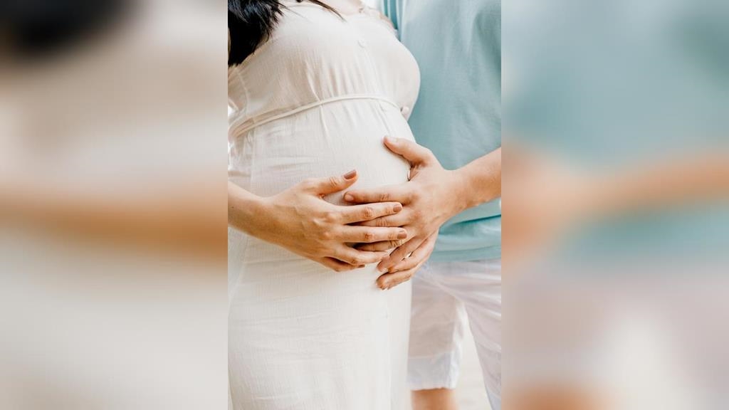 行政院明拍板！三大育兒方案明年上路　每名新生兒補助10萬