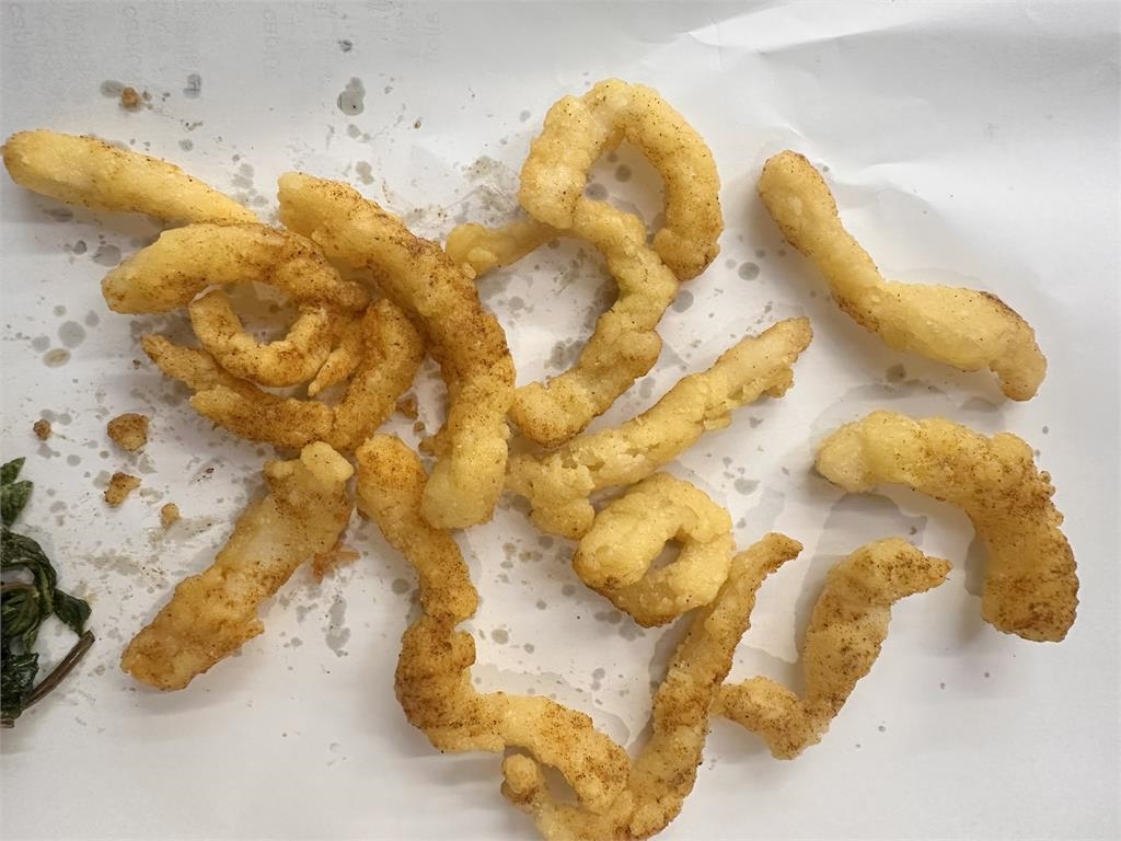 鹽酥魷魚1份60元僅8~9塊 店家:生食級 民眾:份量少到好空虛