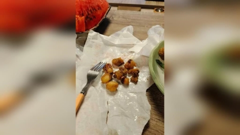 鹽酥魷魚1份60元僅8~9塊 店家:生食級 民眾:份量少到好空虛