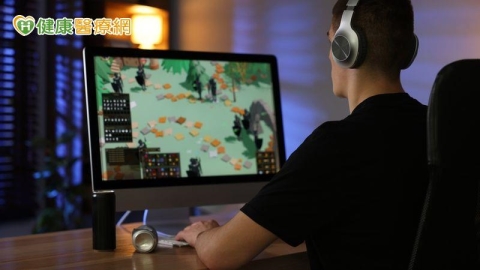 青少年沉迷線上遊戲 醫:暑假後「網路成癮」就醫增一成!