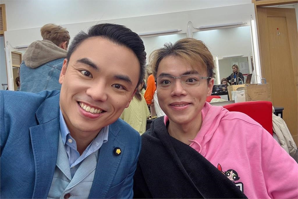 海產遇「政壇時空親哥」2人同框!他不忍問爸媽:到底誰有問題?