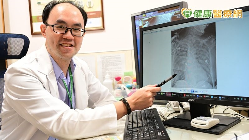 65歲婦咳嗽嗜睡、胃口差 一檢竟「雙肺全白」確診肺炎