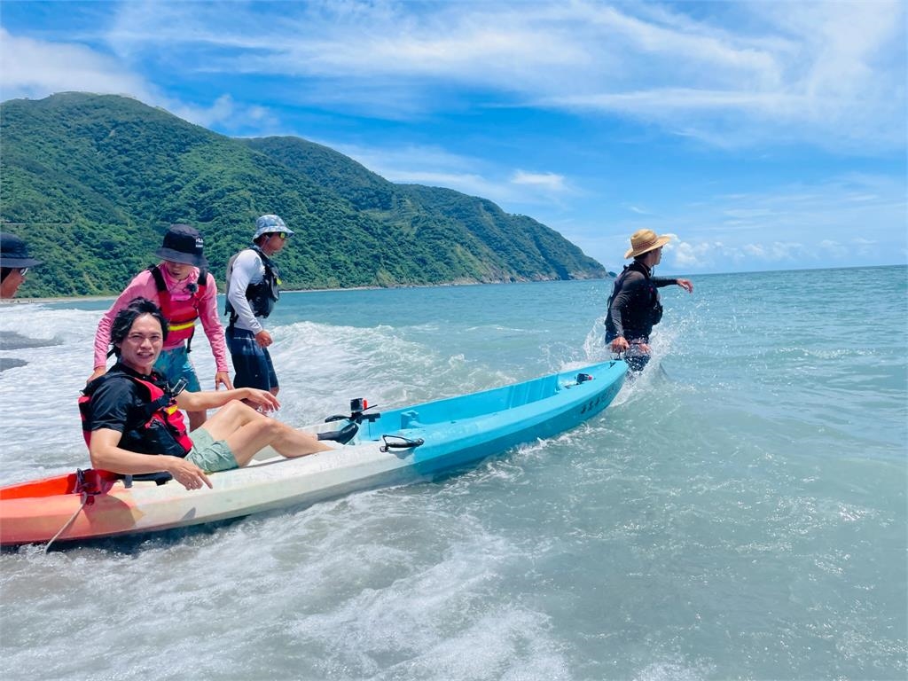《綜藝新時代》黃鐙輝體驗獨木舟!全方位「翻船」氣得大吼