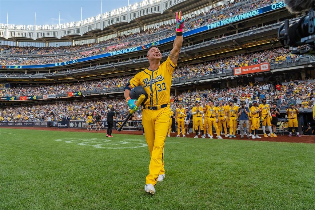 棒球/邊打球邊唱歌熱舞翻觔斗 香蕉隊超娛樂化內容席捲美國掀棒球革命