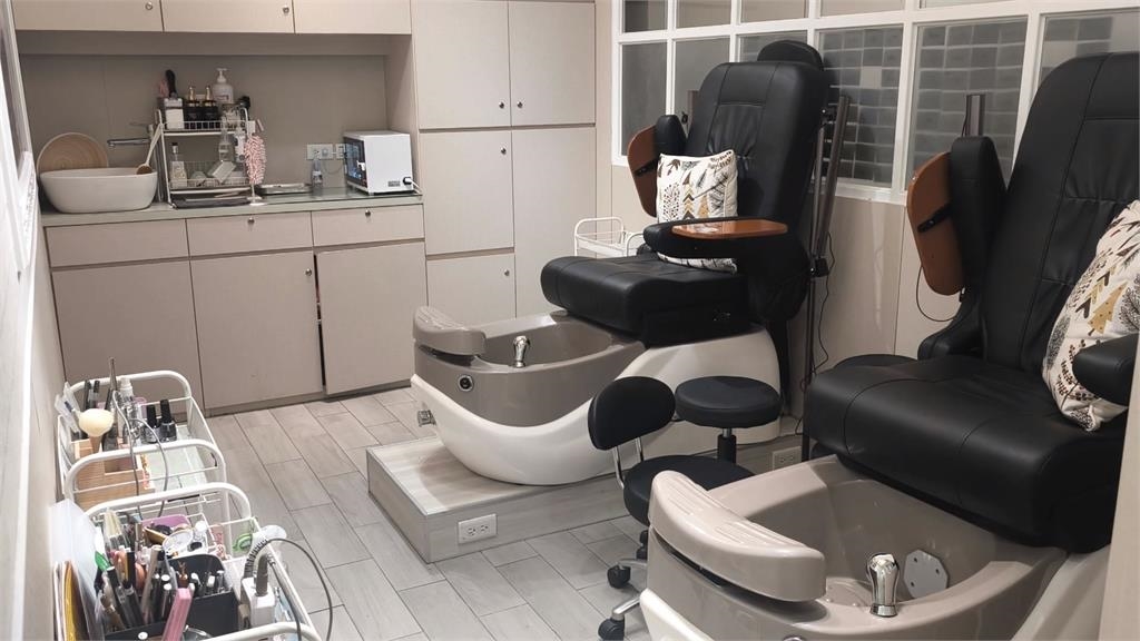 美甲變調！台中民眾控做美甲現咖啡色斑點　醫生診斷竟染上病毒疣