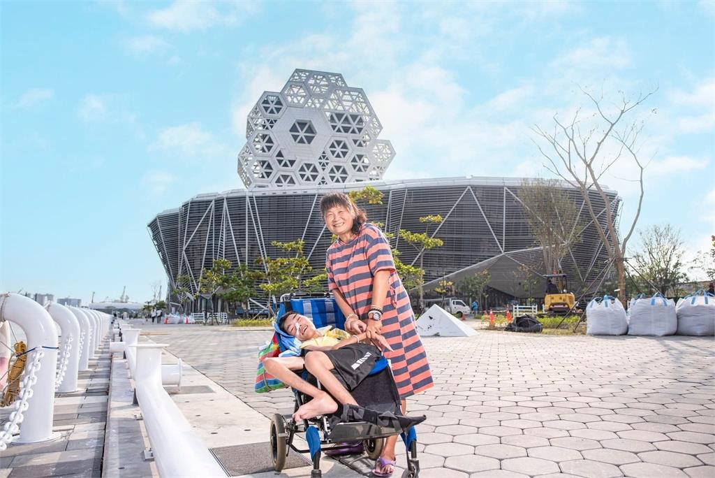 「腦麻兒小比」8年征戰300場馬拉松、攻玉山！超跑媽媽含淚證實：去當小天使了