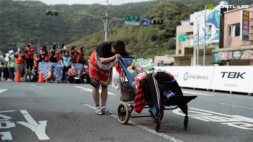 「腦麻兒小比」8年征戰300場馬拉松、攻玉山！超跑媽媽含淚證實：去當小天使了