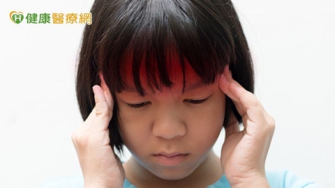 當孩子被迫成為「父母」！心理師：親職化跨世代延續創傷