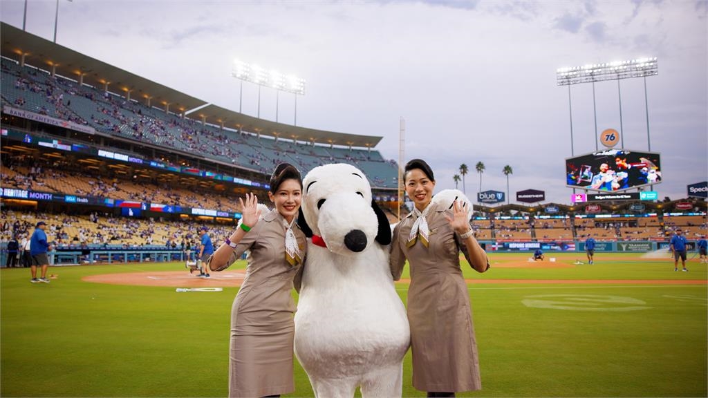 星宇航空睽違一年再度舉辦道奇隊「星宇日」 Snoopy驚喜登場擔任開球嘉賓