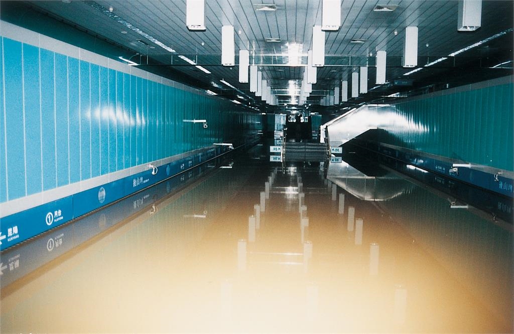 樺加沙「升級強颱」逼近台灣！北捷公開24年前「納莉颱風慘況」16站全淹沒