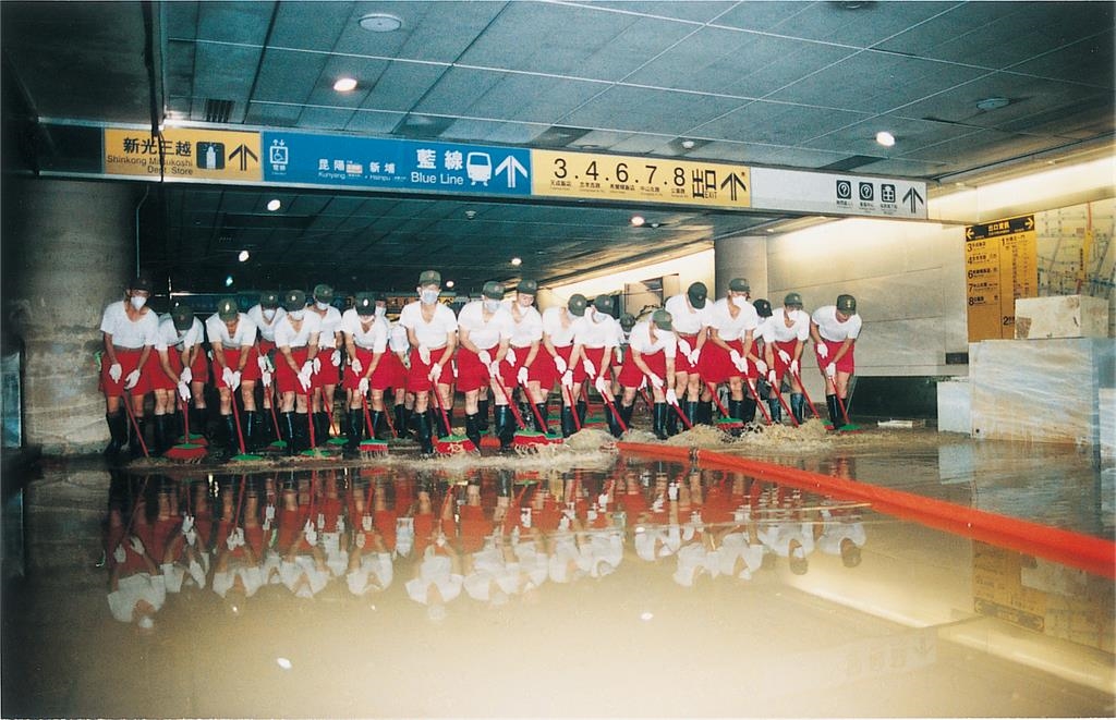 樺加沙「升級強颱」逼近台灣！北捷公開24年前「納莉颱風慘況」16站全淹沒