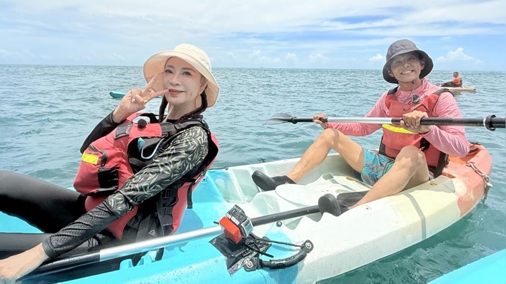 楊繡惠錄影公然脫褲！驚見「下身整片黑」嚇壞全場 失控畫面急流出