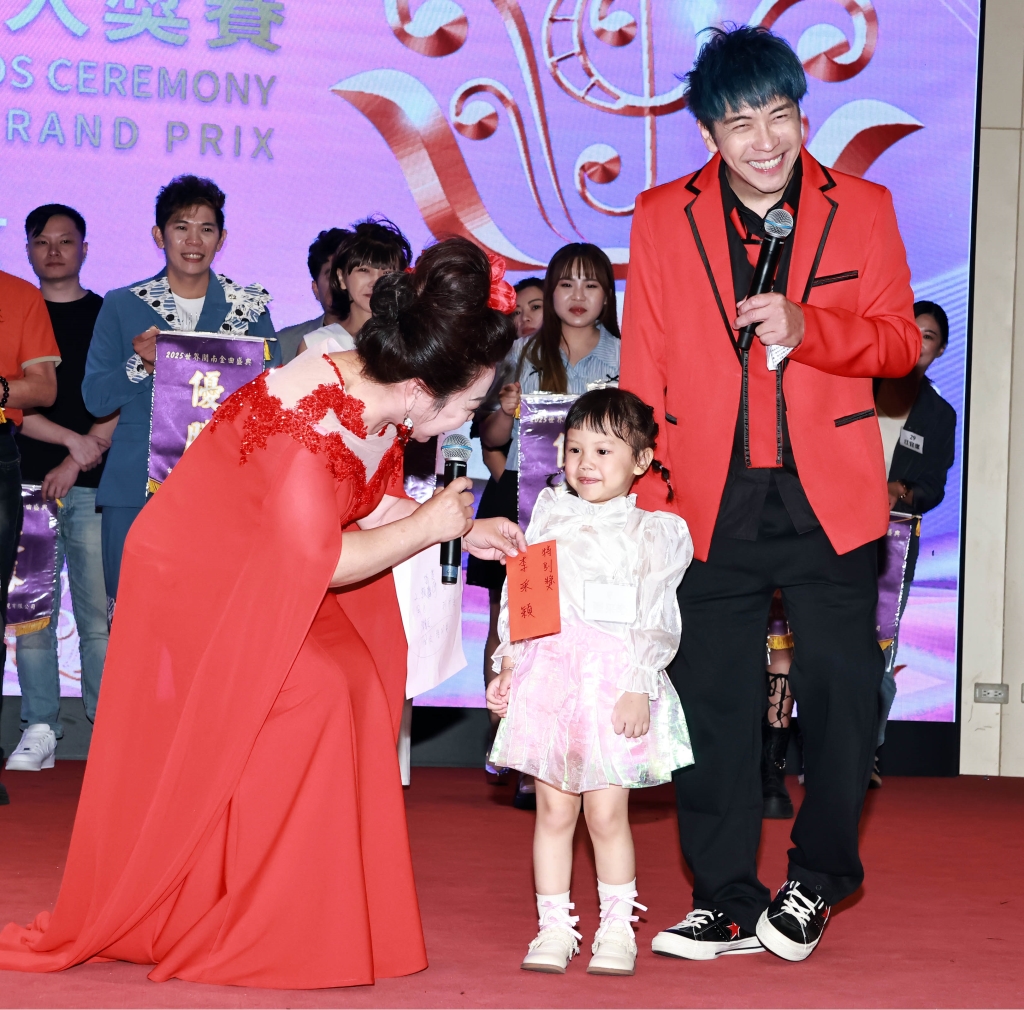 4歲選手高歌贏掌聲！白冰冰感動親送紅包 再曝海外比賽計畫