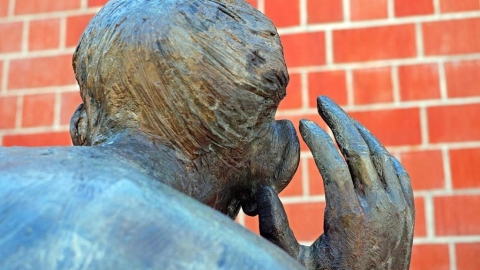 經常說「蛤」的人注意了！醫提醒「4大警訊」聽力恐受損：別錯過治療時機