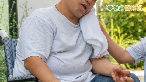 中風腦水腫頭骨難覆卡關5個月 創新術式迎轉機