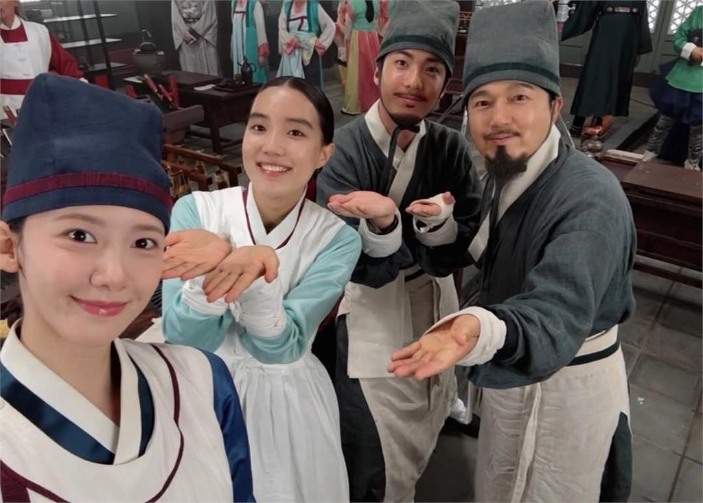 潤娥新戲「蔘雞湯擊敗佛跳牆」大辱華!小粉紅、中粉開戰「慘遭官方鐵拳出手了」