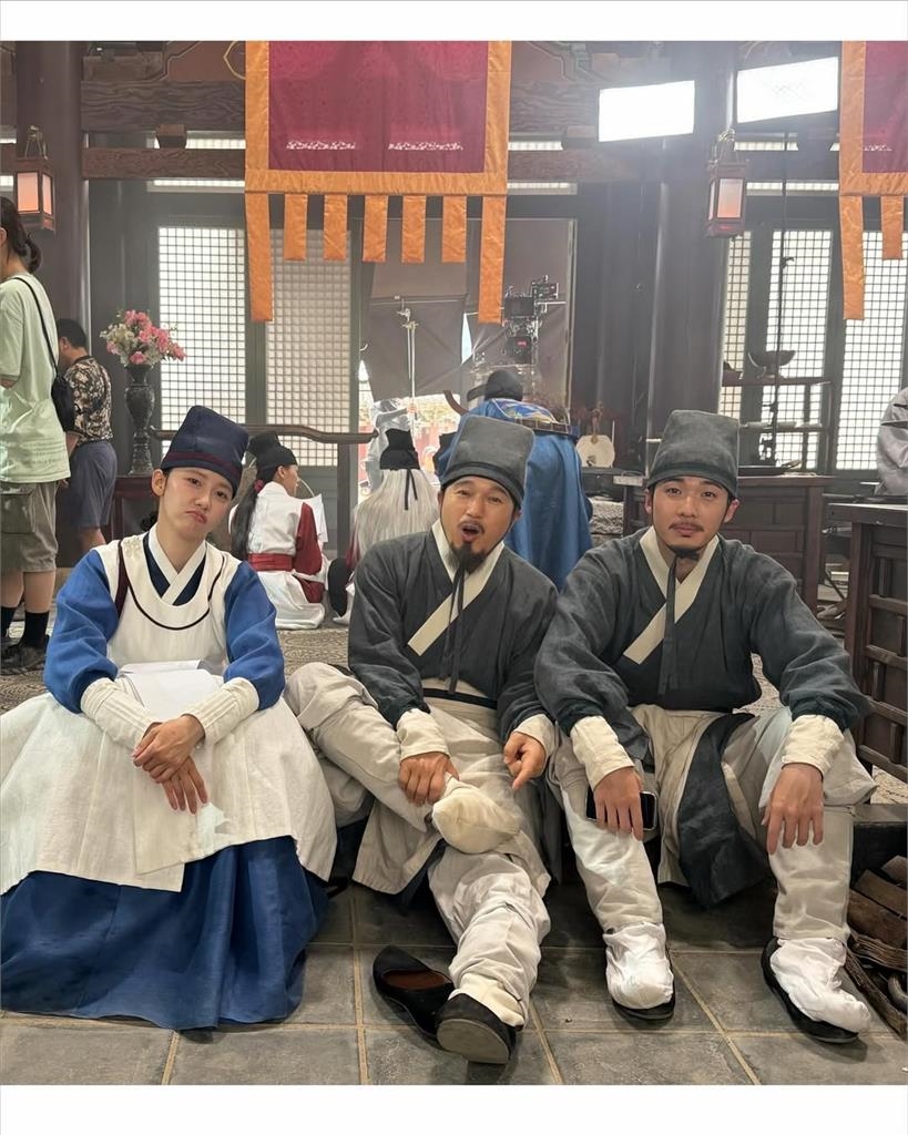 潤娥新戲「蔘雞湯擊敗佛跳牆」大辱華!小粉紅、中粉開戰「慘遭官方鐵拳出手了」