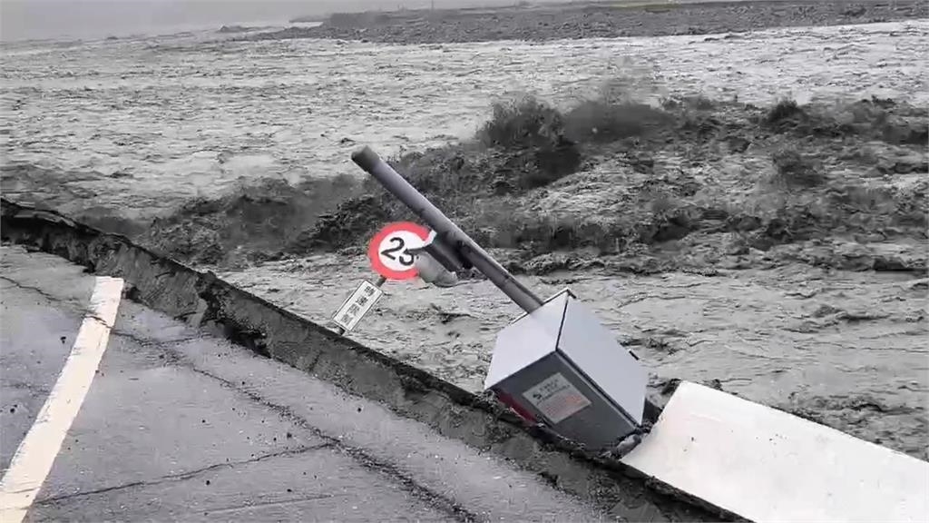 樺加沙餘威雨彈炸台東! 太麻里溪.金崙溪暴漲