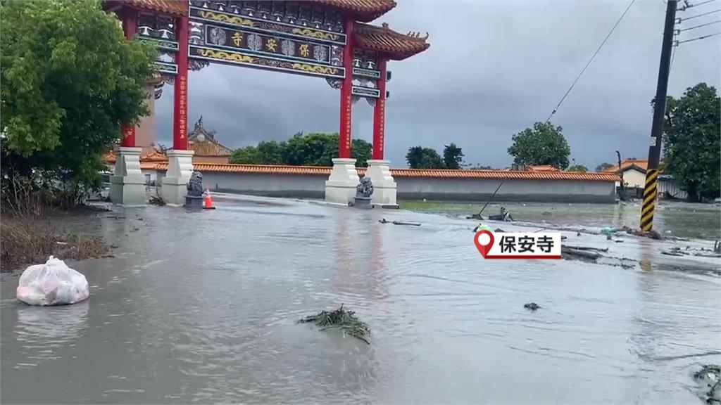 堰塞湖溢流民眾險遭沖走 土石直沖光復鄉、上百車輛遭滅頂