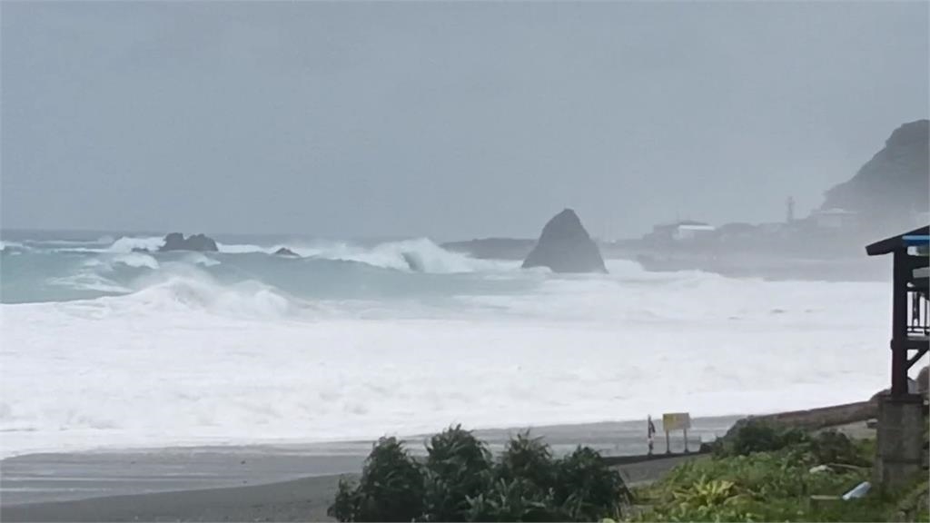樺加沙過境！綠島蘭嶼一片狼藉　護欄斷成一大截