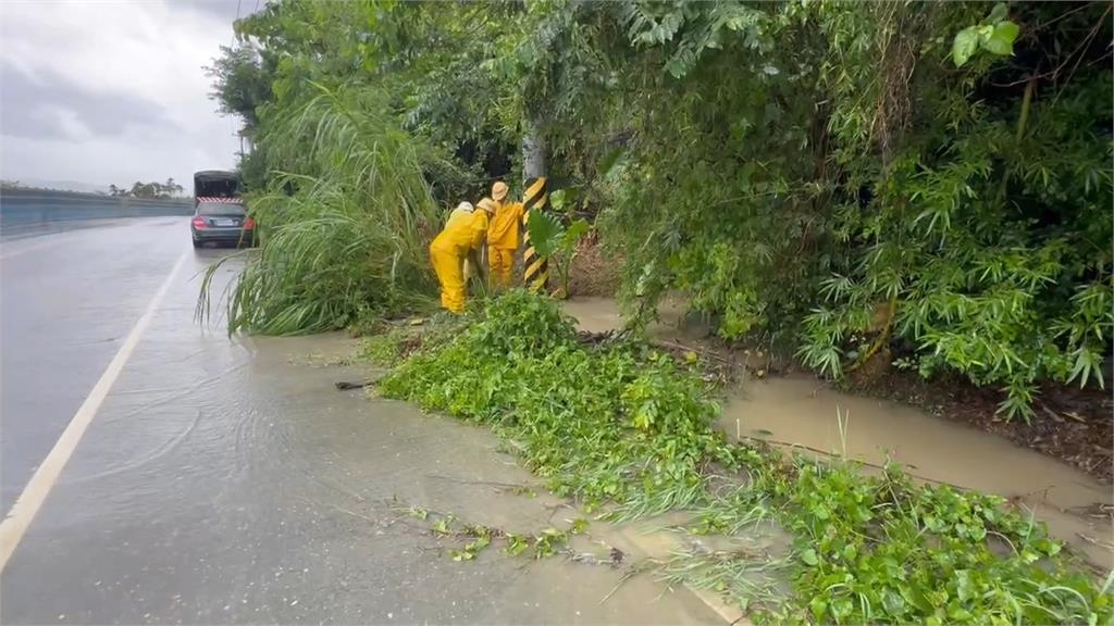 樺加沙挾狂風豪雨! 蘇花台九線多處傳「泥流瀑布」